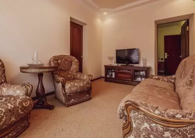 Номер двухместный двухкомнатный дабл премиум в санатории Джинал в городе Кисловодске - фотография