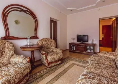 Номер двухместный двухкомнатный дабл премиум в санатории Джинал в городе Кисловодске - фотография