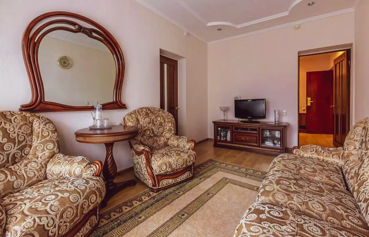 Номер двухместный двухкомнатный дабл премиум в санатории Джинал в городе Кисловодске - фотография