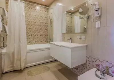 Номер двухместный двухкомнатный дабл премиум в санатории Джинал в городе Кисловодске - фотография