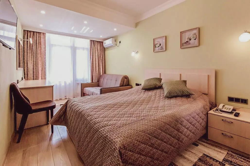 Номер двухместный дабл комфорт в санатории Джинал в городе Кисловодске - фотография