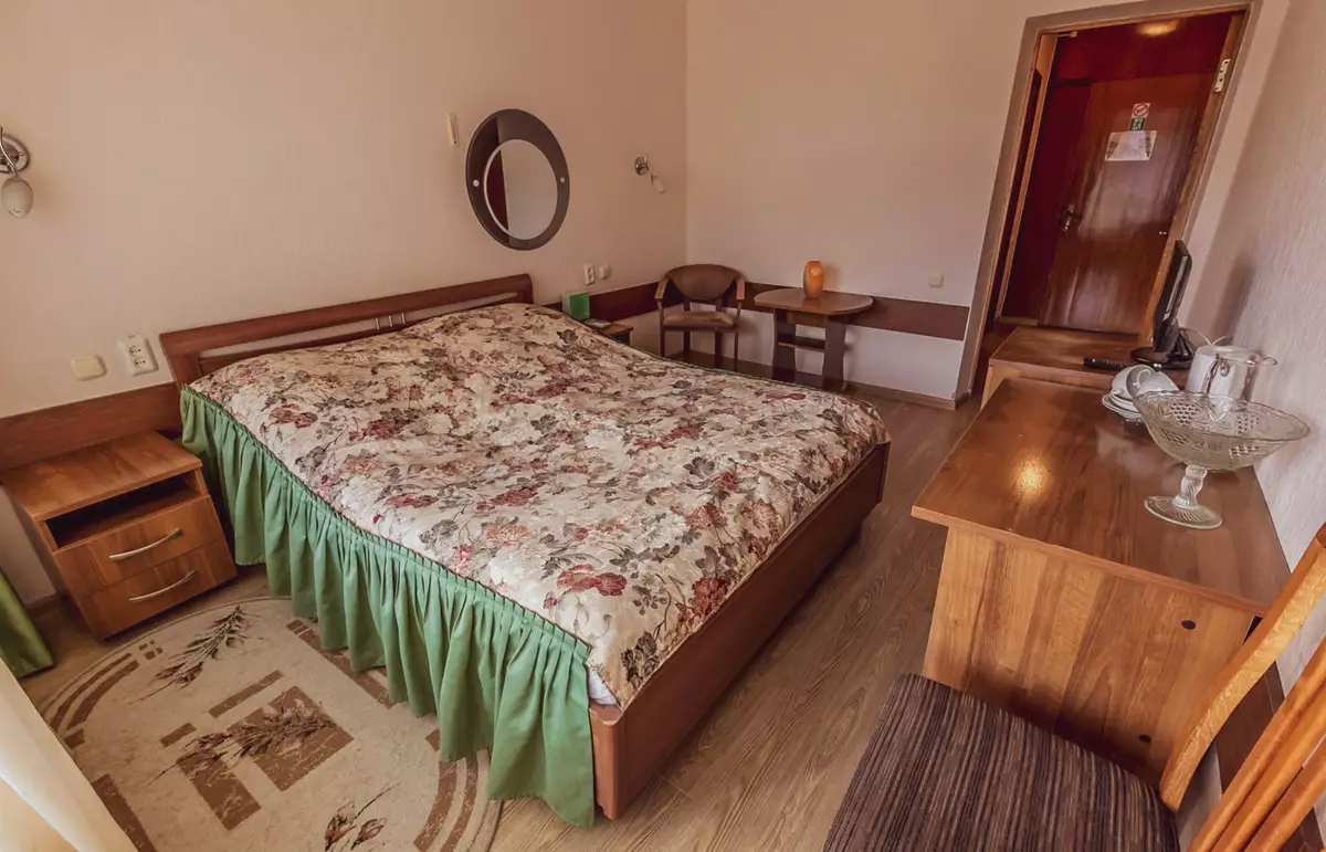 Номер двухместный дабл стандарт в санатории Джинал в городе Кисловодске - фотография