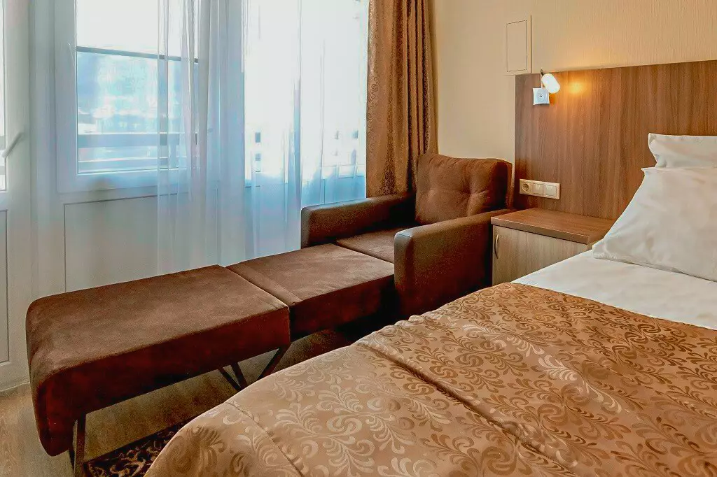 Номер двухместный твин дабл улучшенный в санатории Джинал в городе Кисловодске - фотография