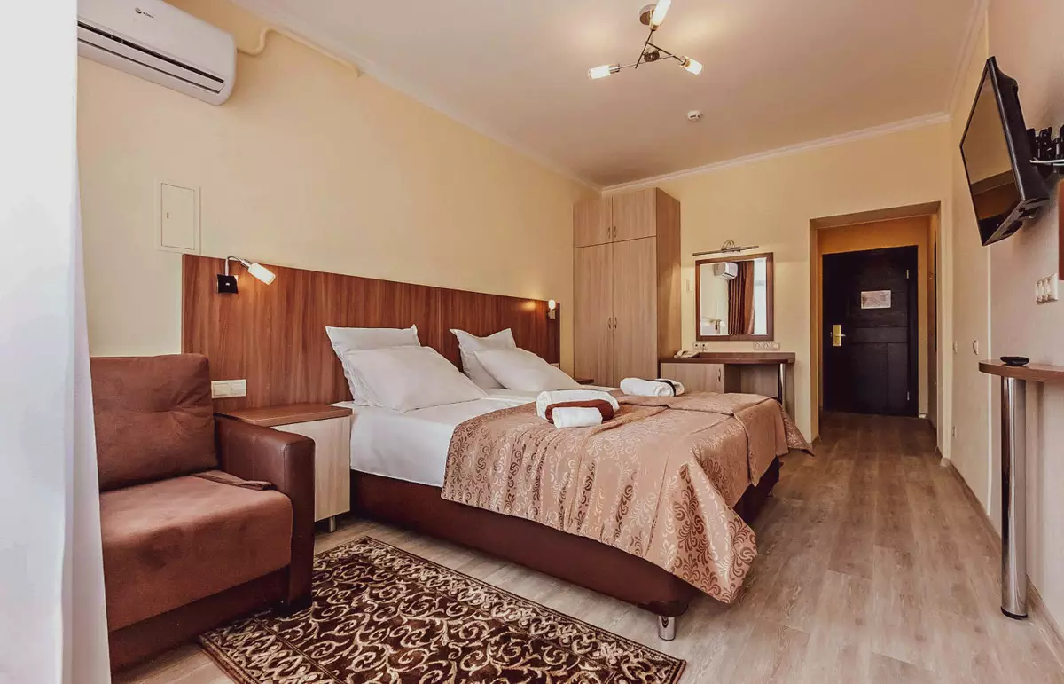 Номер двухместный твин дабл улучшенный в санатории Джинал в городе Кисловодске - фотография