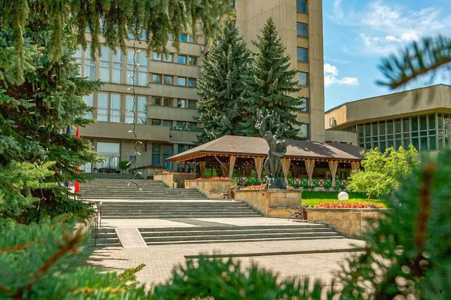 Летнее кафе в санатории Джинал в городе Кисловодске - фотография