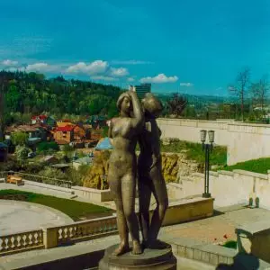 Статуя в санатории Джинал в городе Кисловодске - фотография