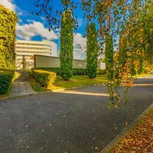 Территория в санатории Джинал в городе Кисловодске - фотография